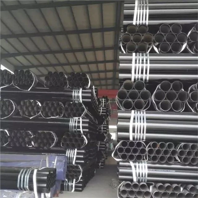 Gradbeni material Črna ogljikova brezhibna jeklena cevi z zaklano in plastično kapo